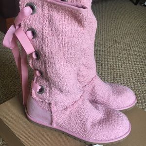 NWT Pink Ugg heirloom lace-up boots